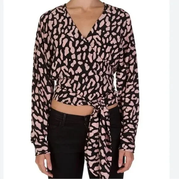 Diane Von Furstenberg (DVF) 100% Silk Pink and Black Leopard print wrap top -- L - Picture 3 of 13